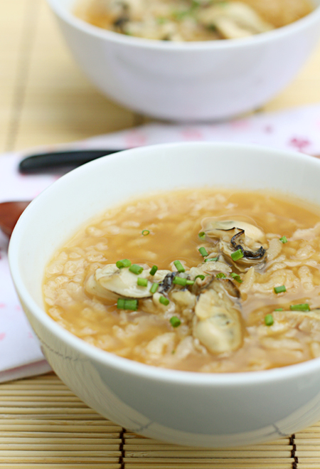 Post image for Kaki Zosui—Oyster and Rice Soup
