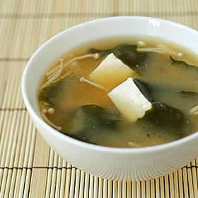 Thumbnail image for How To Make Basic Tofu & Wakame Miso Soup