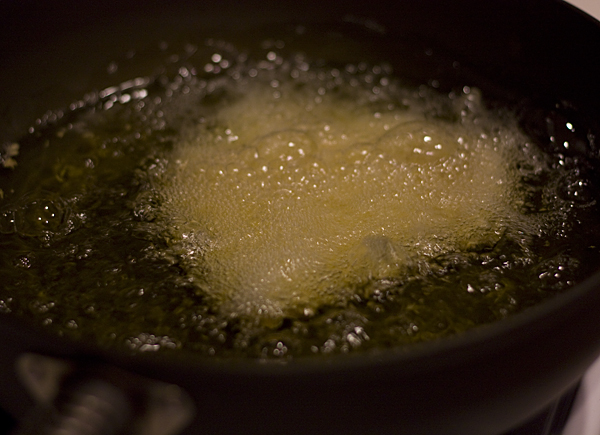 Deep-frying breaded pork cutlets