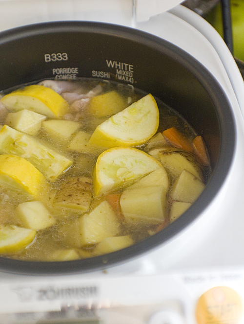 Making stew in the umami rice cooker