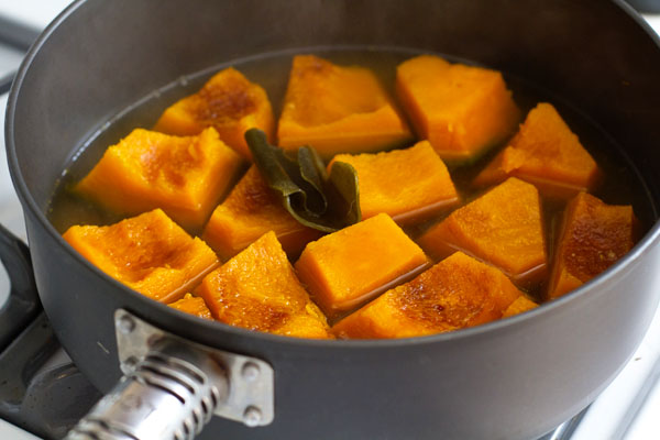 Kabocha steeping in cooking liquid