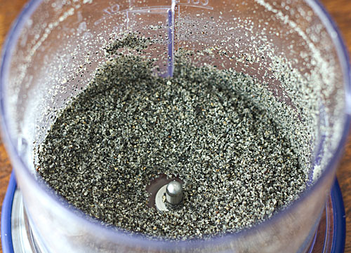 Ground black sesame seeds and sugar