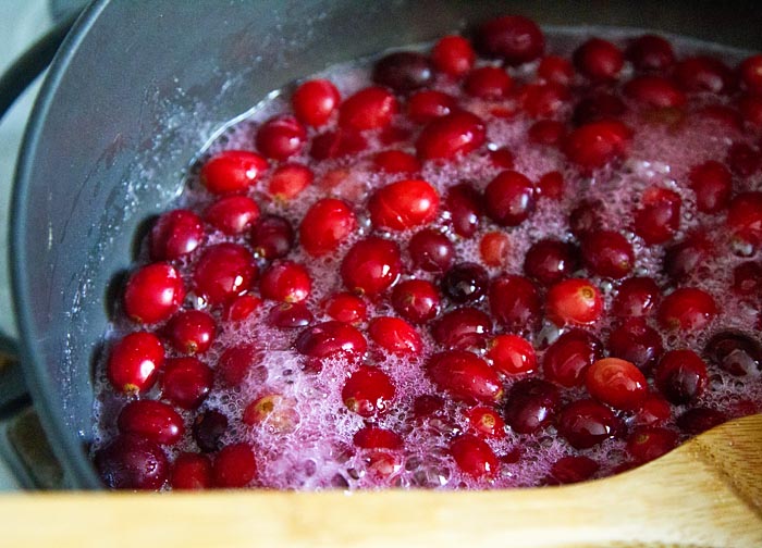 Making cranberry sauce