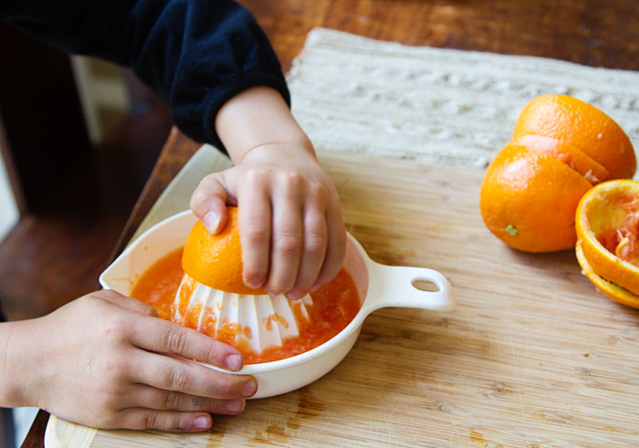 Squirrel juicing Cara Cara oranges