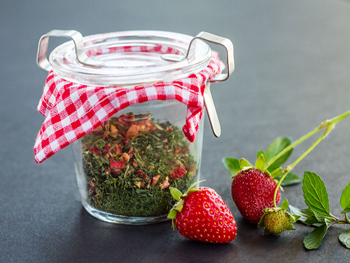 Homemade Strawberry Mint Tea, www.lafujimama.com