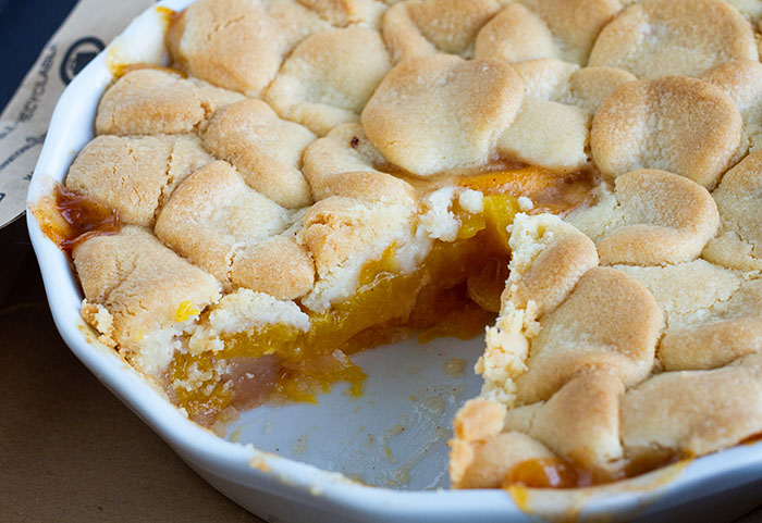 Peach Pie with a shortbread cookie crust, www.lafujimama.com
