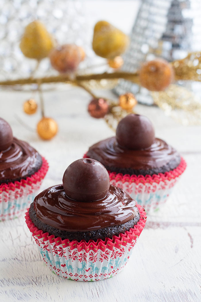 Berry Fudgy Chocolate Cupcakes 