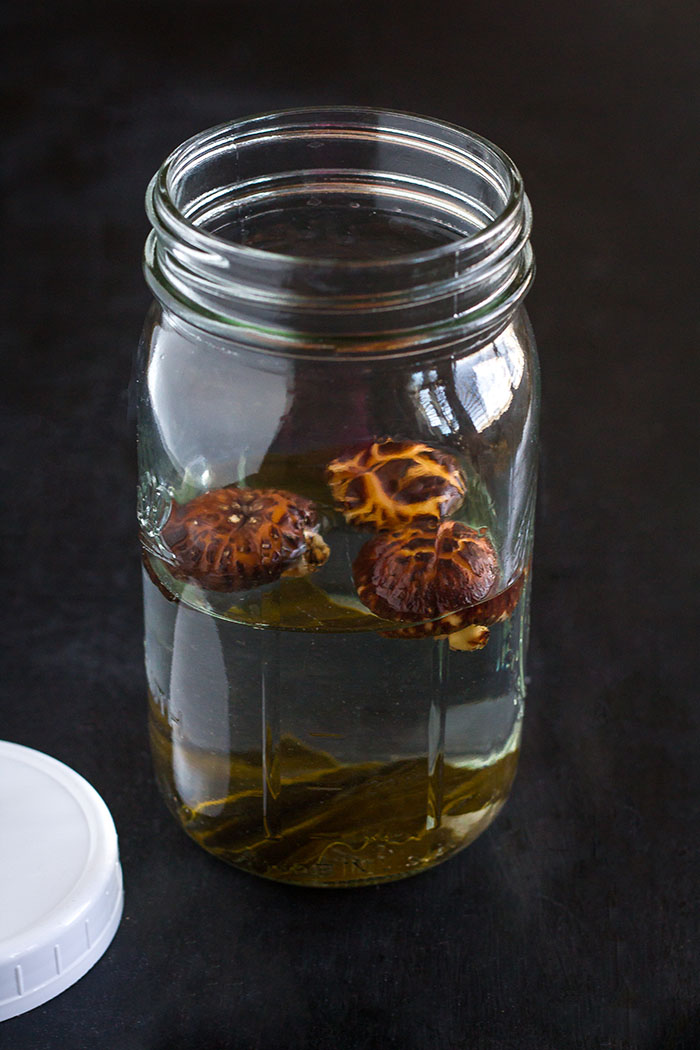 Making Kombu Shiitake Dashi