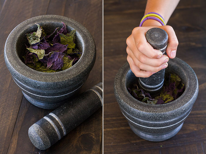 Grinding up the dehydrated shiso leaves